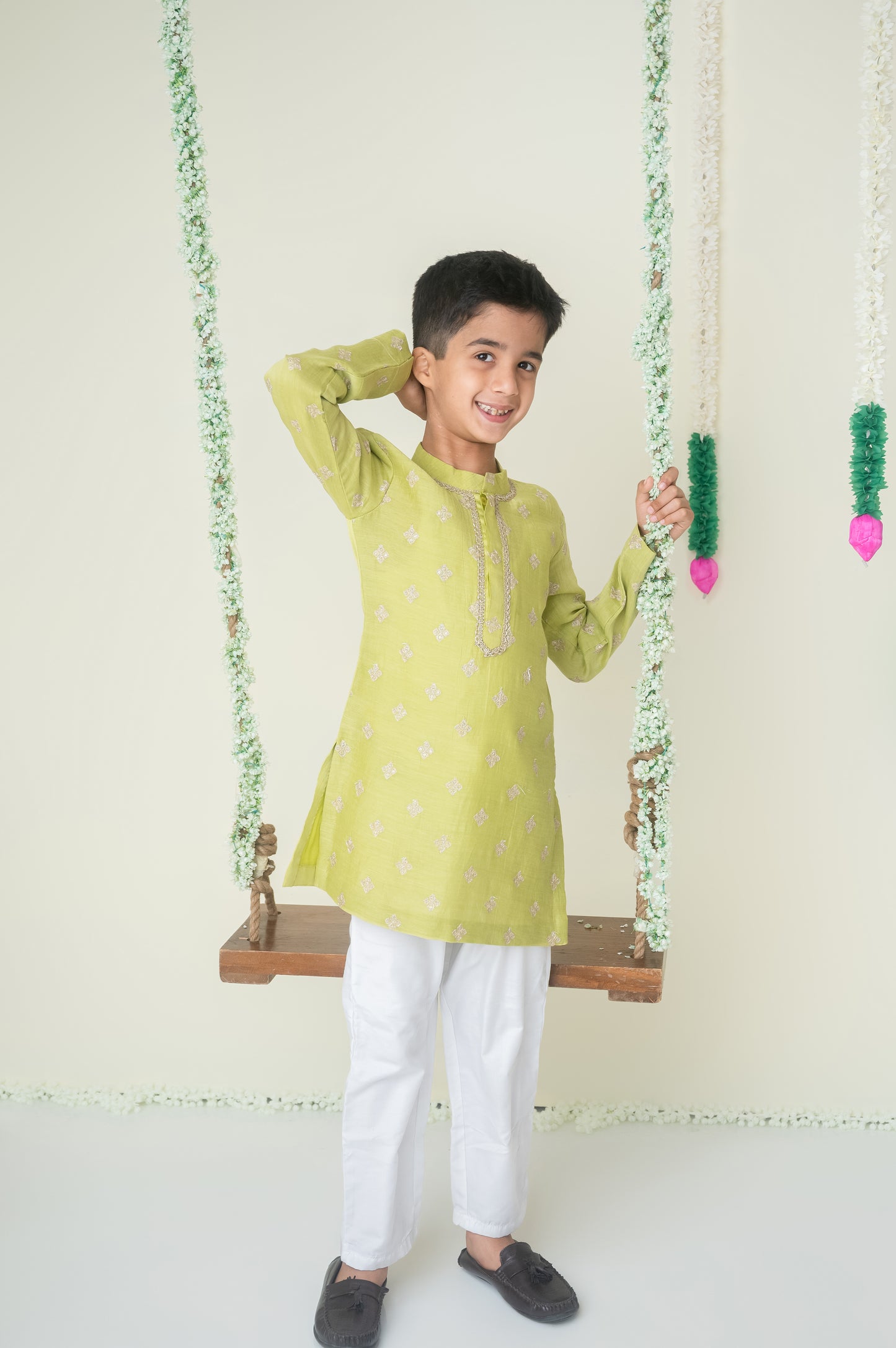 Green Mul Chanderi Kurta Set with Lace Neck Detail